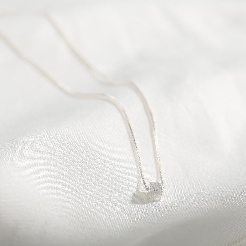 Korean version of simple geometric sugar cube necklace women s collarbone chain light luxury niche design sense versatile brushed small square pendant