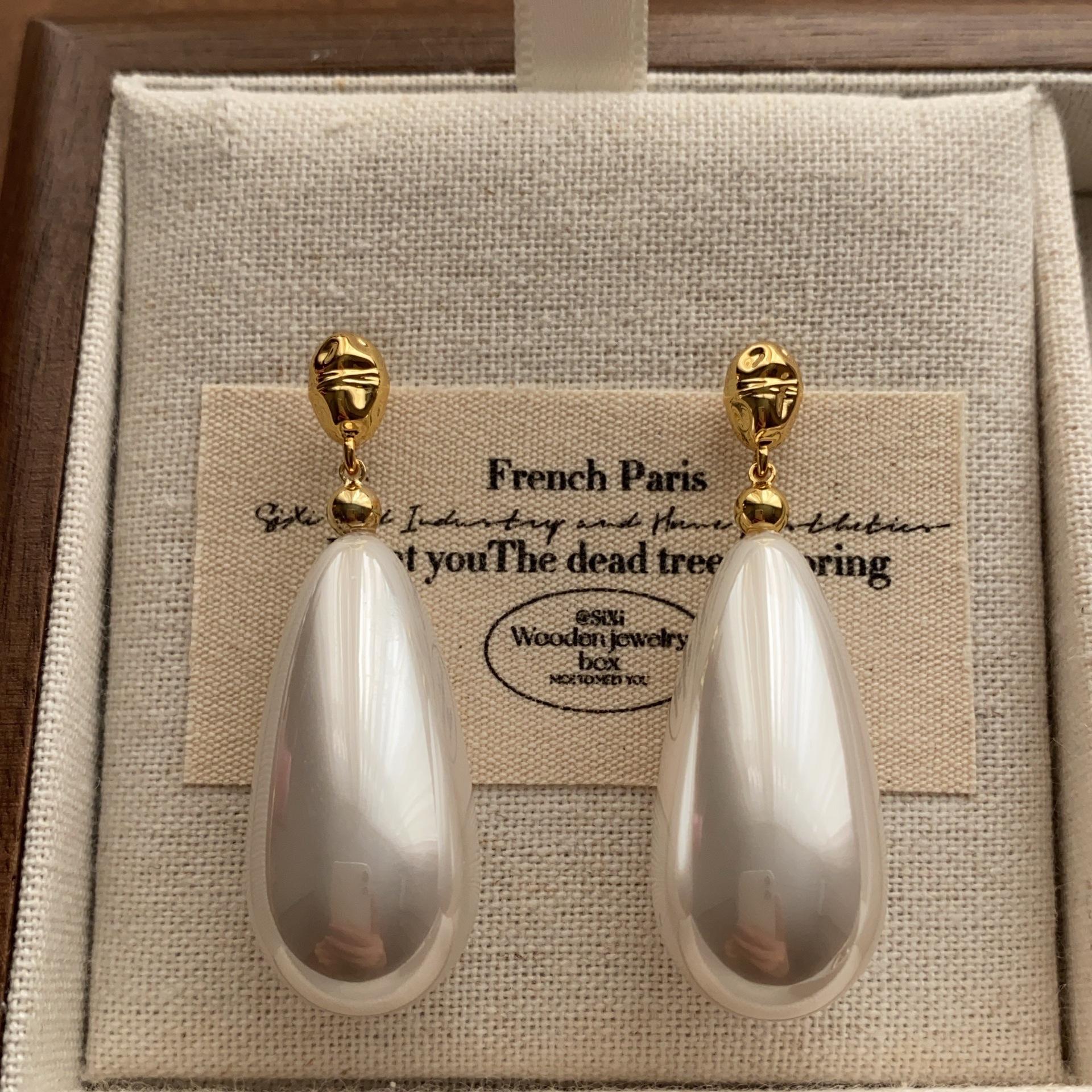 

Classic Water Drop Pearl Earrings Premium Soft and Smart Warm Pearl Earrings Exquisite Casual Elegant Earrings