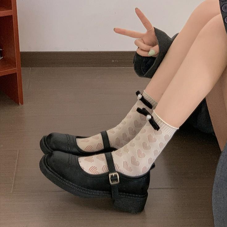 Fekete brit stílusú retro vastag sarkú kis bőr cipő női 2025 új őszi szoknyához passzoló sekély szájú Mary Jane egycipő