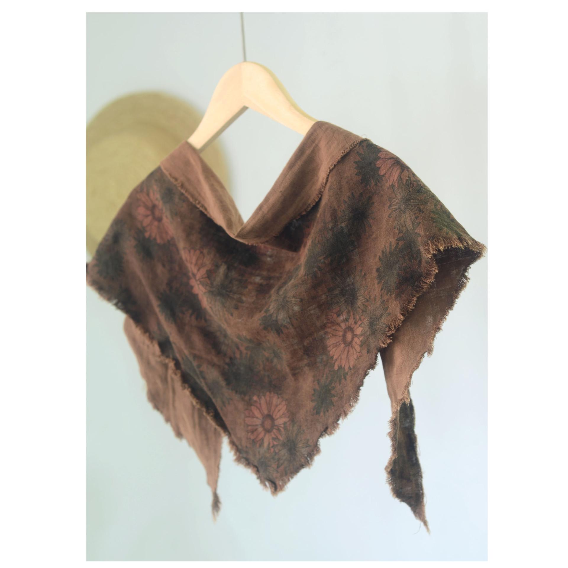 

Johnature Винтажный Цветочный Двусторонний Треугольный Шарф Женский Всесезонный Универсальный Декоративный Шарф-Бандана One Size коричневый