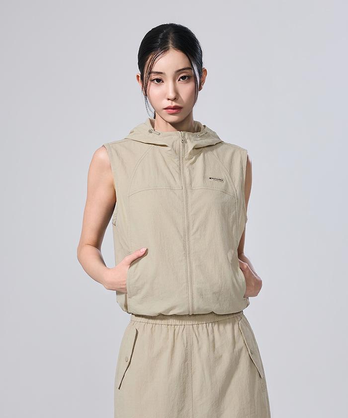 Discovery Expedition Women'S Freshvent Lightweight Woven Training Hooded Vest (Beige2)