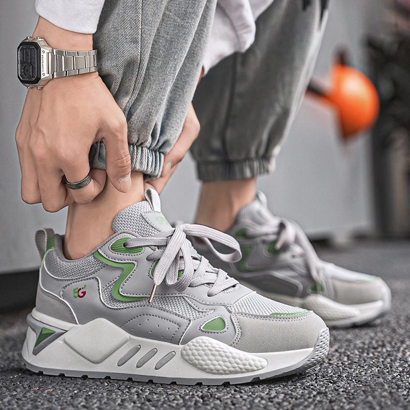 New Men's Casual Shoes Feature A Breathable Mesh Upper and A Thick Sole Making Them Fashionable and Versatile for Casual Wear