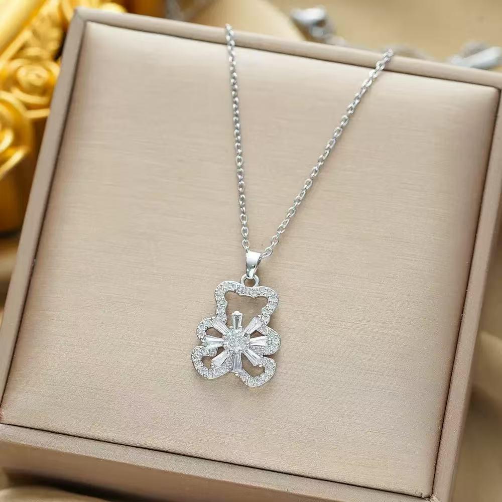 Vintage Titanium Steel Women's Pearl Pendant Necklace - Light Luxury Clavicle Chain