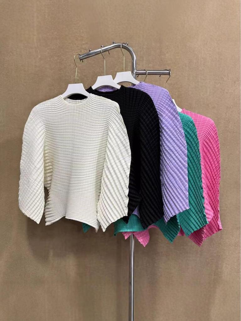 2026 Spring/Summer Women's Plus-Size Miyake Pleated Top with Loose Batwing Sleeves