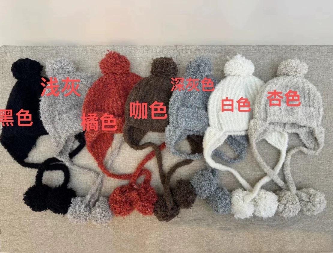 

Autumn and winter new simple knitted lace-up bag head cold-proof plush ear protection hat trendy soft waxy wool cute hairball hat M（56-58cm） белый