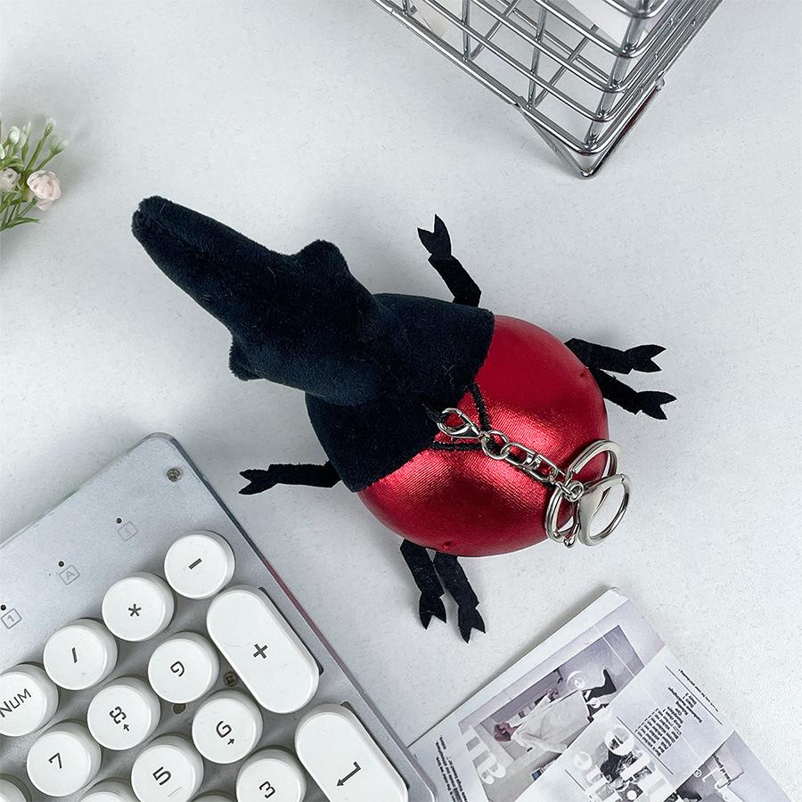 

Забавная плюшевая кукла в виде жука, брелок-подвеска в виде остромордого жука, кукла для розыгрышей, животные-украшения height about 8cm