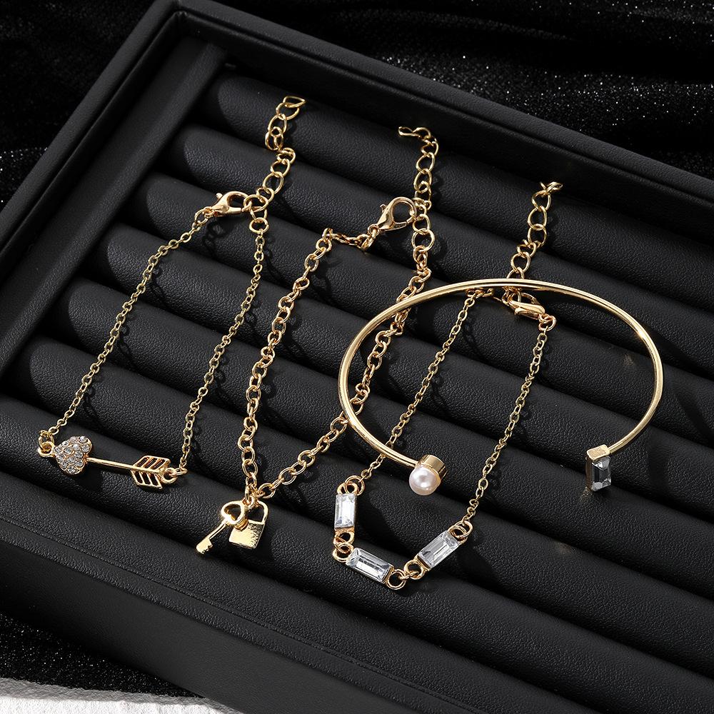 Elegant vintage-style pearl open bracelet4New European and American style key lock metal bracelet set for women