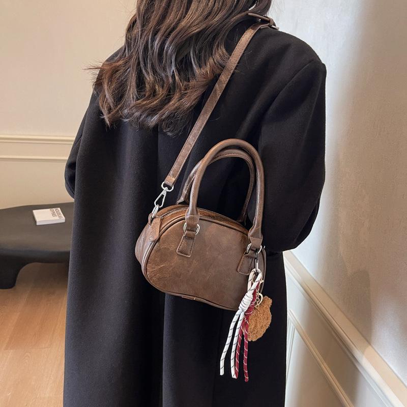 

New bag women s 2025 senior sense autumn and winter retro versatile shoulder messenger bag women s hand bag 20*10*13 темно-коричневого