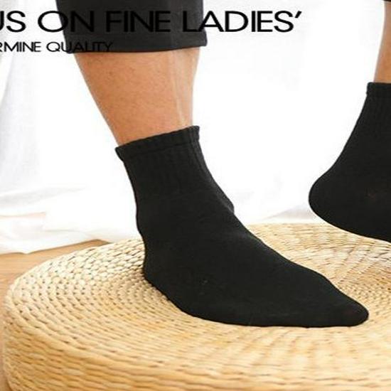100 Paires de Chaussettes Jetables Mi-Haut Noir et Blanc pour Hommes et Femmes, Durables et Sans Lavage - Idéal pour les Magasins de Bain de Pieds.