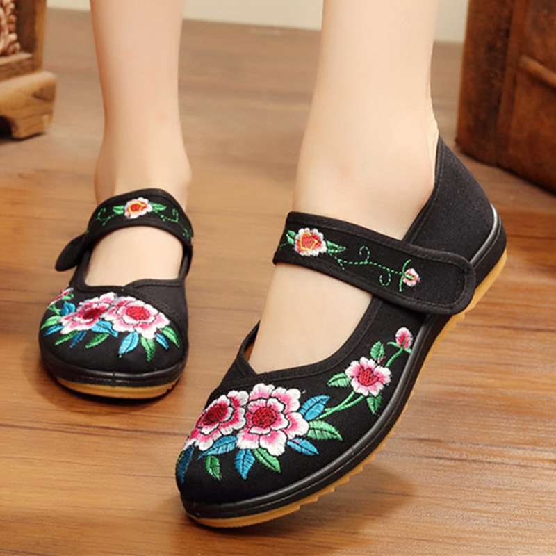 Ethnic style embroidered shoes Laobei cloth shoes women's shoes autumn shallow mouth strap embroidered shoes square dance dancing shoes mother shoes