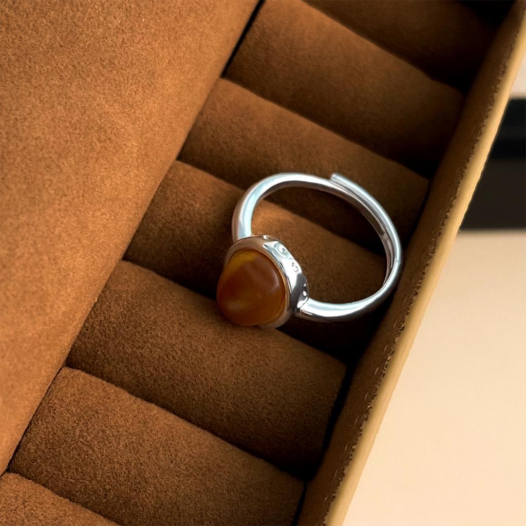 Adjustable Retro High-End Women's Ring: Light Luxury, Artistic Antique Style, Niche Fashion Open Ring