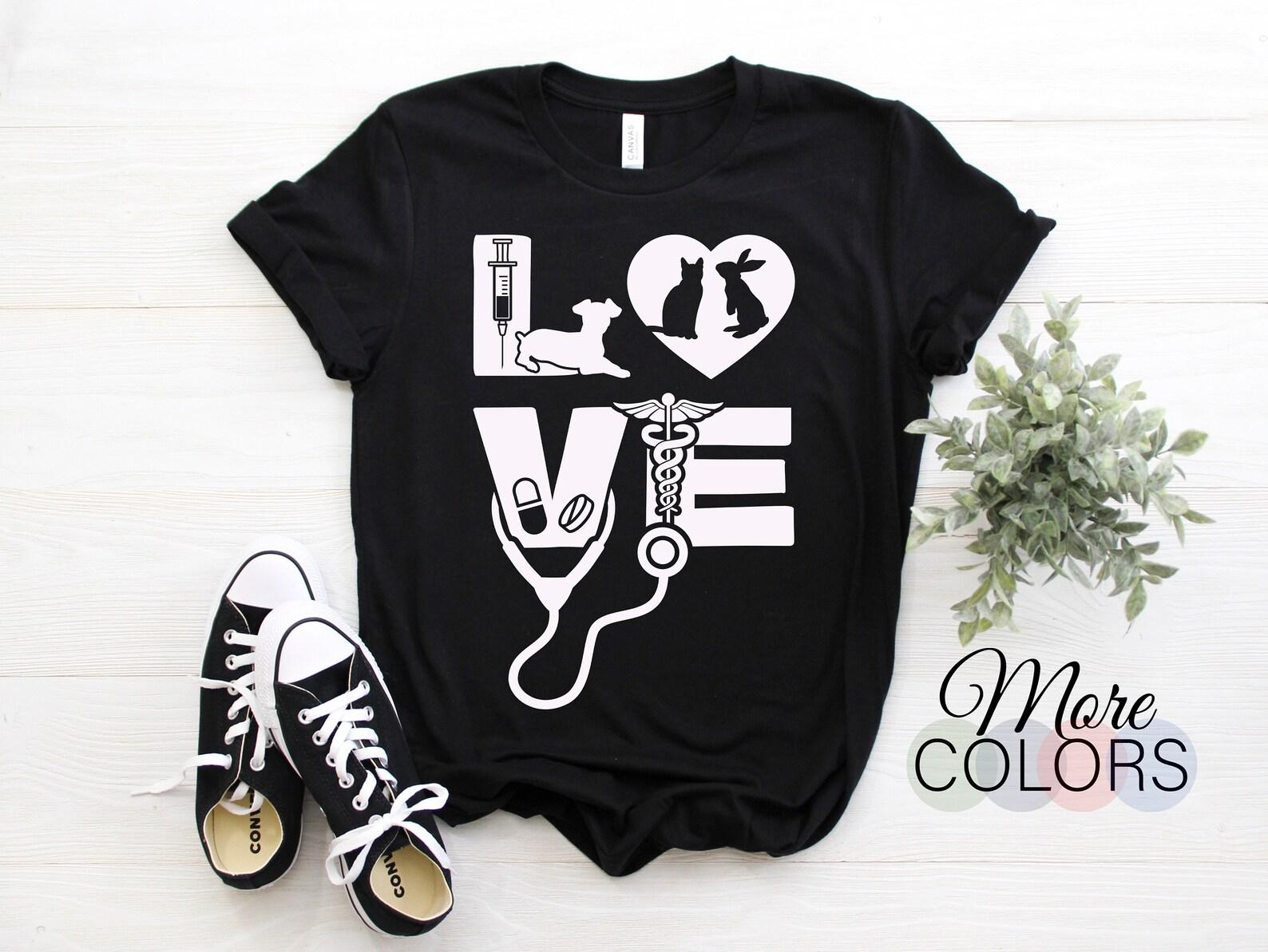 Love Veterinarian T-Shirt, Animals Lover Present, Future Vet Tech Gift, Doctor Veterinarians Practitioner School Clinic Nurse Worker Present 110