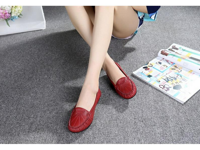 Comfortable Cowhide Soft Sole Flat Mom Shoes - Multi-Color Options