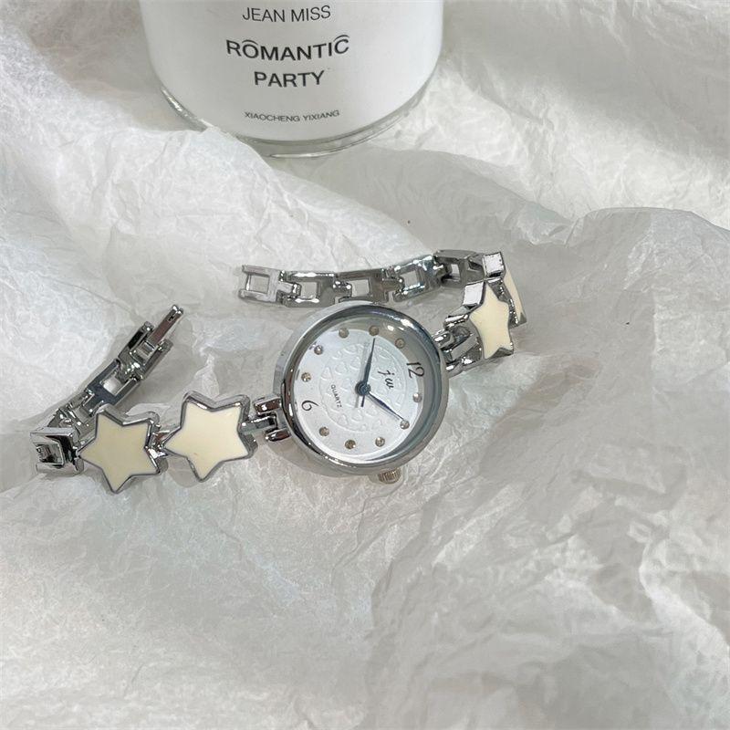 Fashion Versatile Women's Small and Cute Star Steel Band Quartz Watch Women High Quality Silver Wristwatch Vintage Female Clock