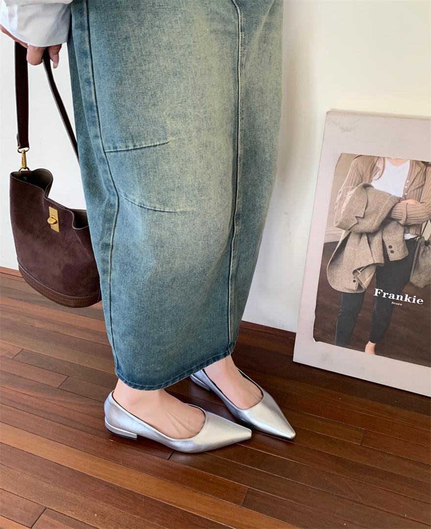 

French temperament pointed head low heel single shoes women s shoes 2025 new light mouth versatile silver grandma shoes commuter shoes women 39 серебряный