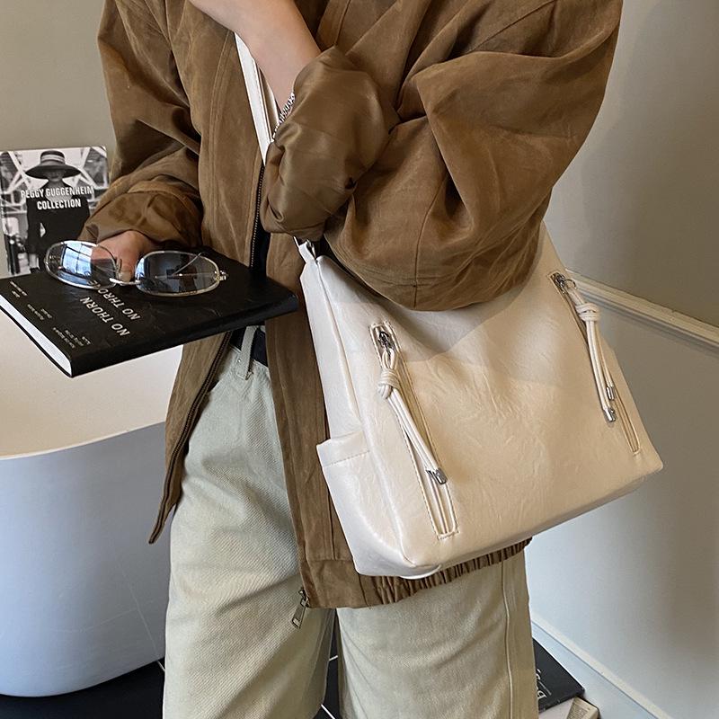 2025 Korean Fashion Large Capacity Crossbody Tote - Retro Autumn/Winter Women's Bag