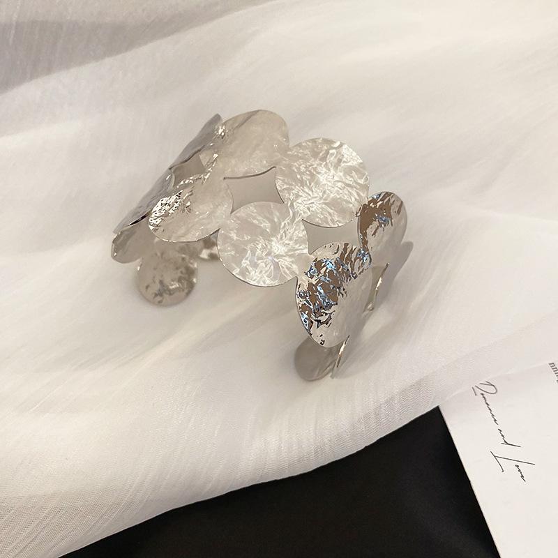 Holiday Style Exaggerated Starfish Opening Bracelet Metal High-end Arm Ring Cold Wind Temperament Jewelry Women