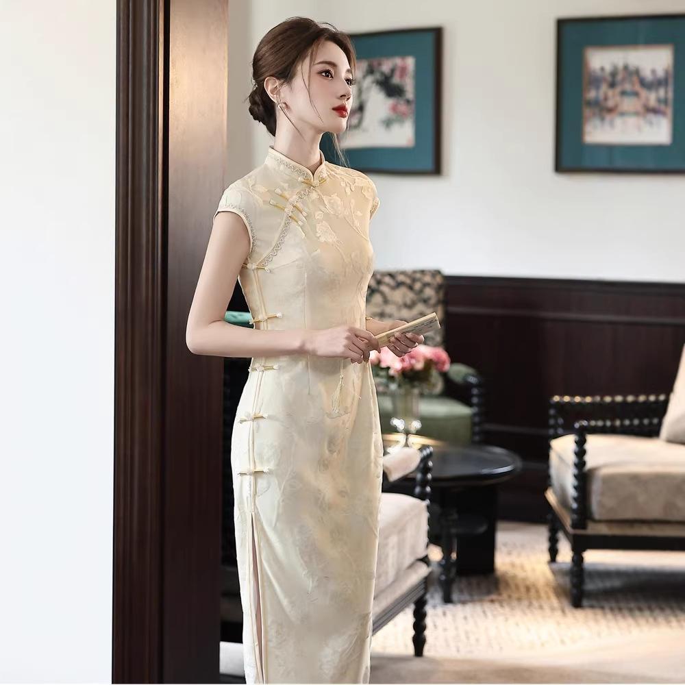 Bei Zhiyun yellow knitted jacquard long literary cheongsam women's 1011 spring new girls short sleeves young work wear