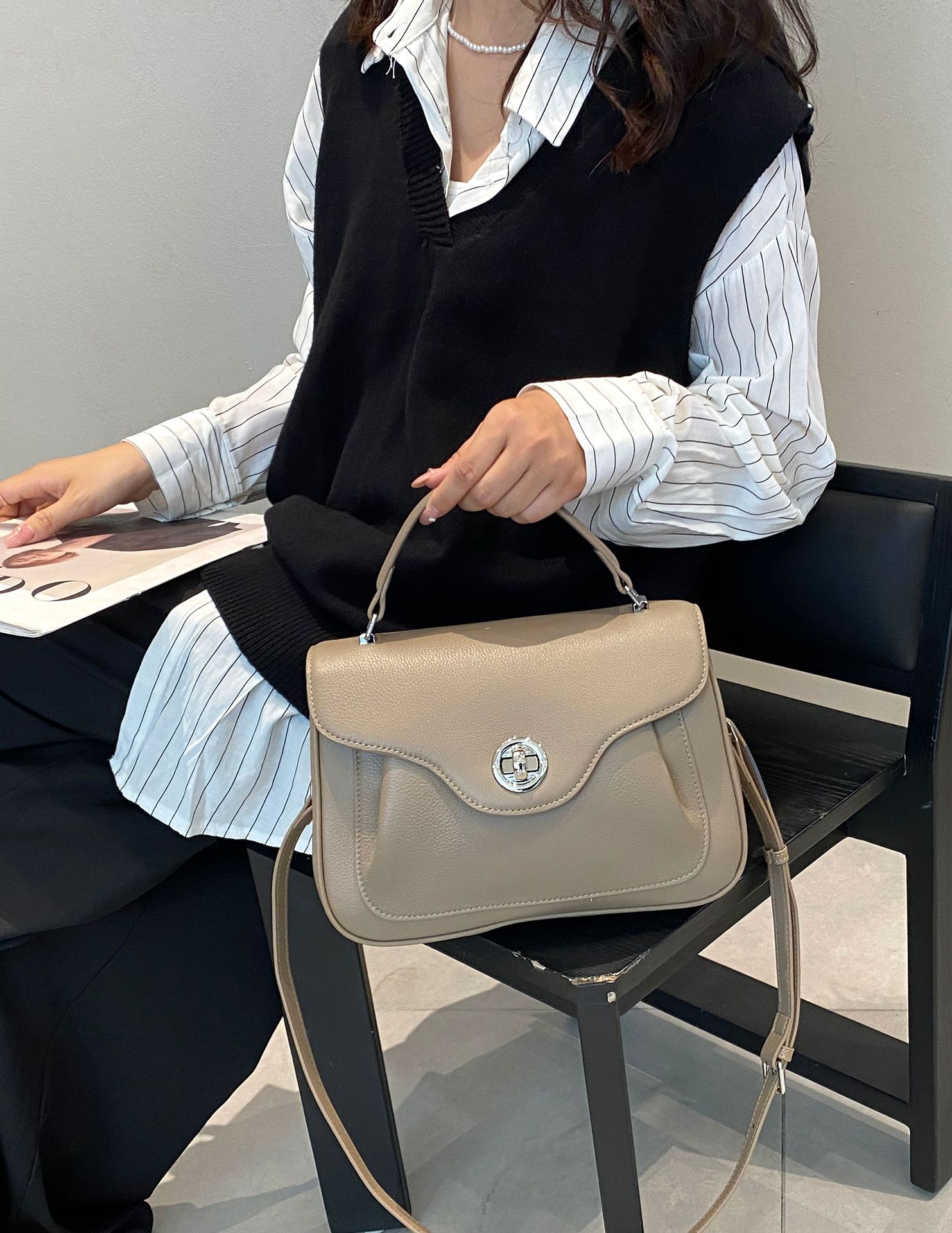 

High Quality Top Layer Cowhide Handbag for Women | Genuine Leather Crossbody Shoulder Bag & Top Handle Bag Vintage Lock 28 x 10 x 18 cm хаки