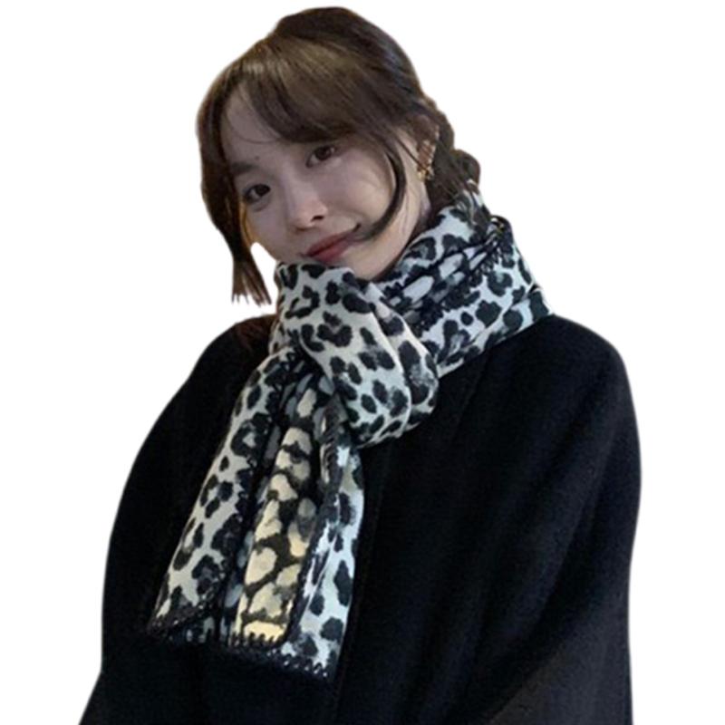 

Leopards Pattern Neckerchief Stylish Winter Outfits Scarf Retros Styles Scarve for Cold Weather With Warm белый/чёрный