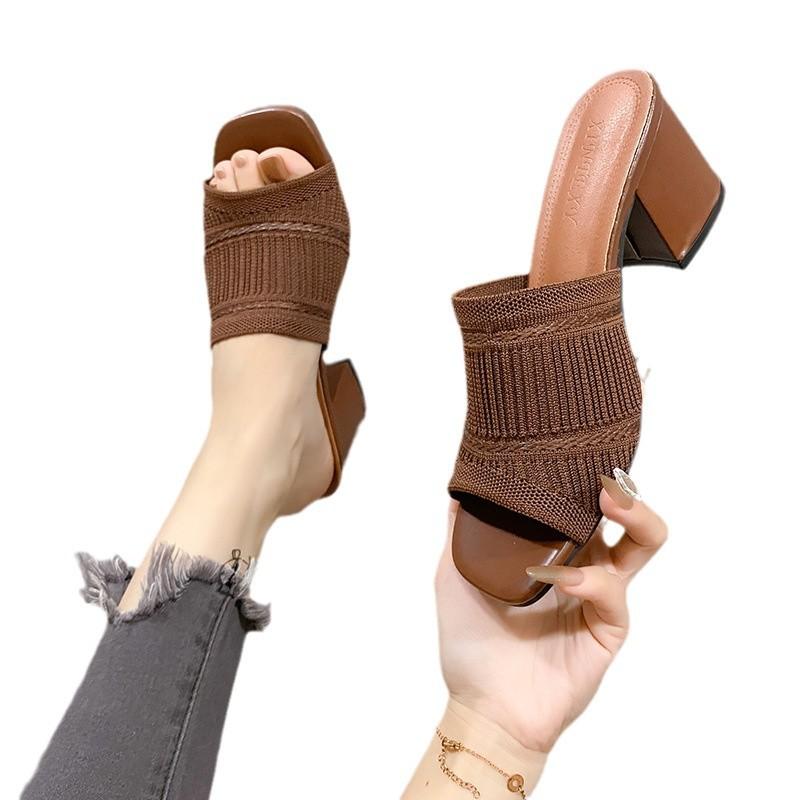 Letní nové velké velikosti fly-woven chladné pantofle na vysokém podpatku pletené prodyšné na silném podpatku módní dámské sandály Pantofle