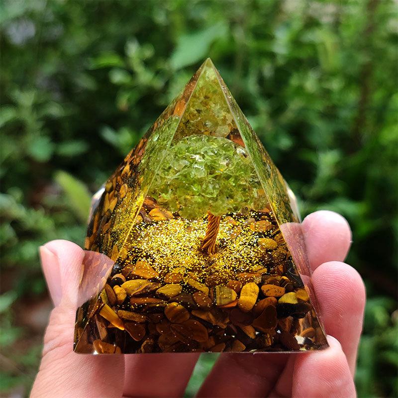 Krystalkugle Pyramide Knust Krystal Epoxyharpiks Håndlavet Skrivebordsudsmykning, Boligdekoration, Gave til Jul, Halloween, Nytår