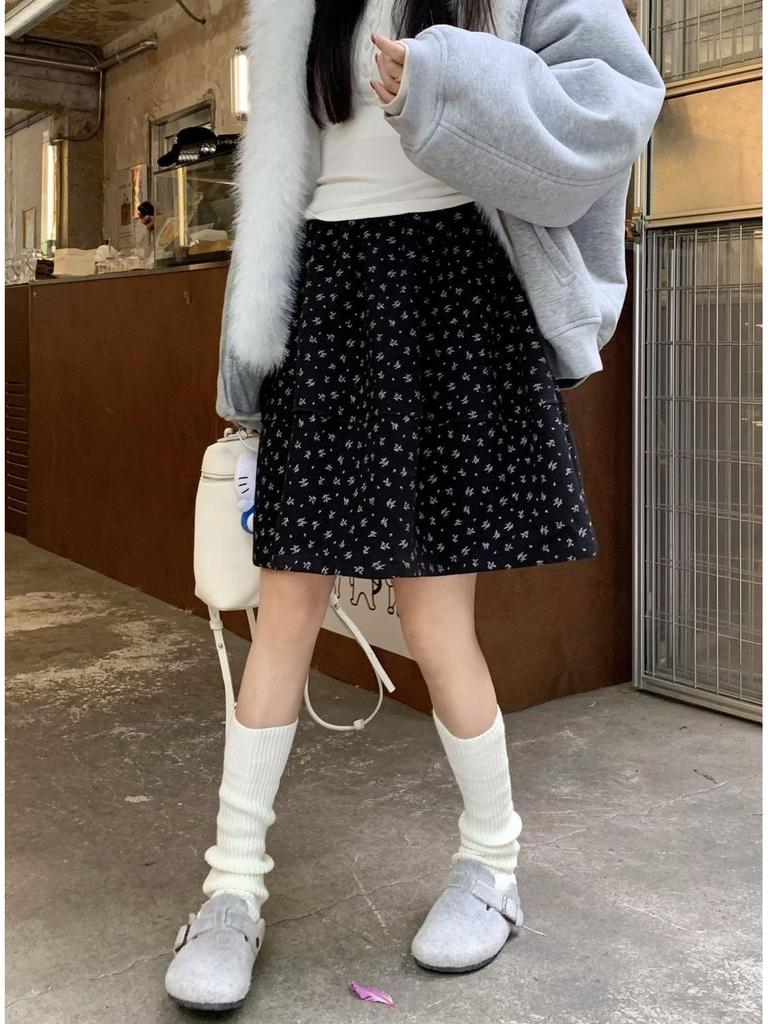 Korean Style Floral Woolen A-line Skirt - 600g Short, Puffy Umbrella Design for Women