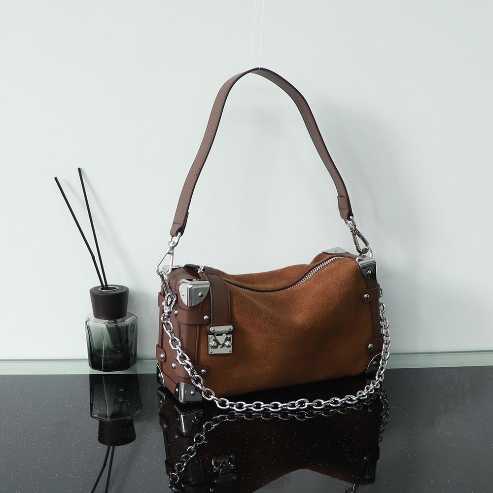 

25 / New Soft Matte Leather Square Box Bag Exquisite Premium Chain Lock Pillow Single Shoulder Small 21x6x14cm