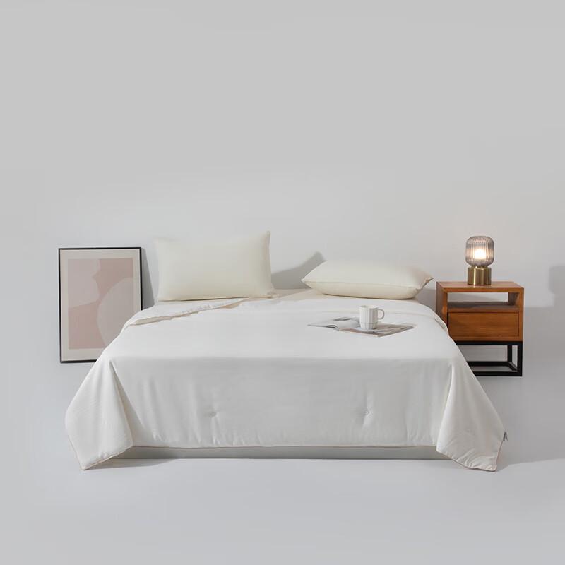 

Muji Pure Mulberry Silk Jacquard Quilt