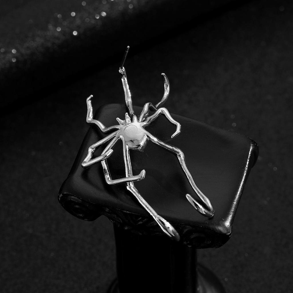 Fashion Personalized Exquisite Minimalist Dark Design Crawling Spider Ear Clip Halloween Versatile Earrings
