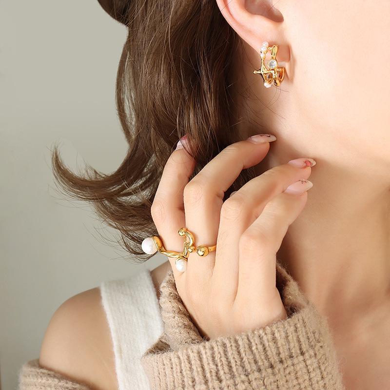 French Retro Zircon-Studded Pearl C-shaped Earrings in Copper - Non-fading, Hong Kong Style