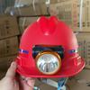Capacete de segurança antiestático com lanterna integrada para mineração e pesca noturna.