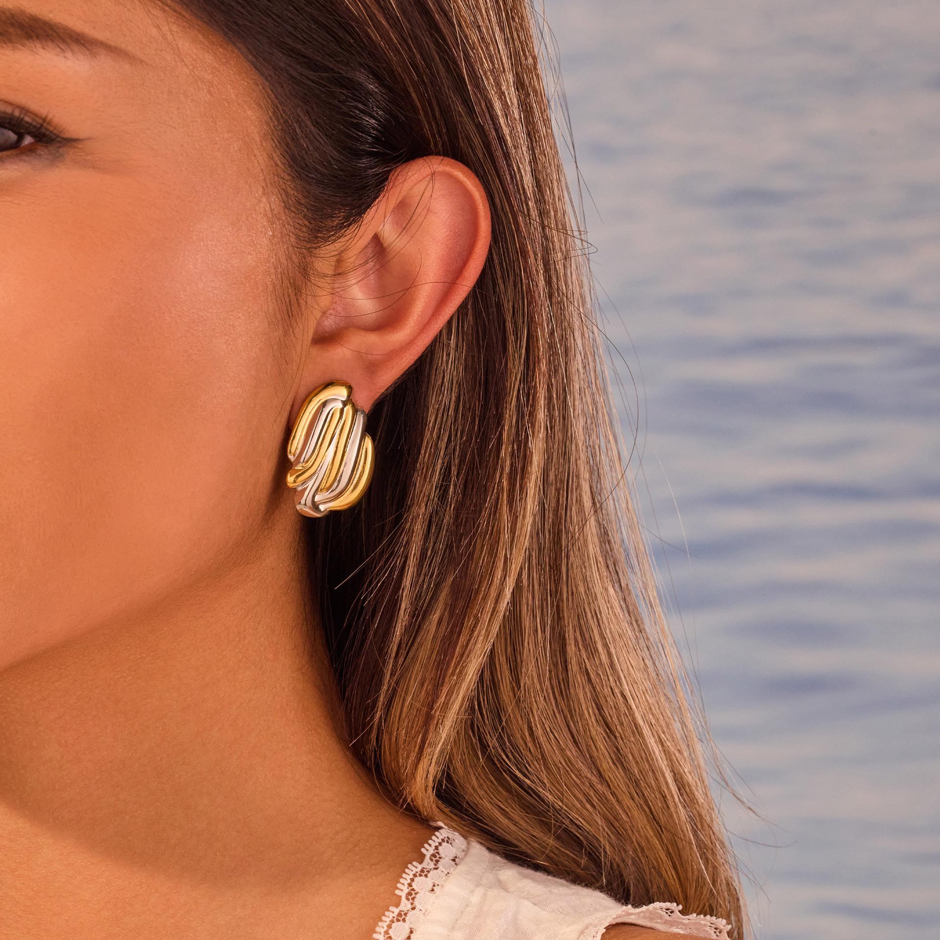 

European & American Retro Two-Tone Geometric Stripe Earrings