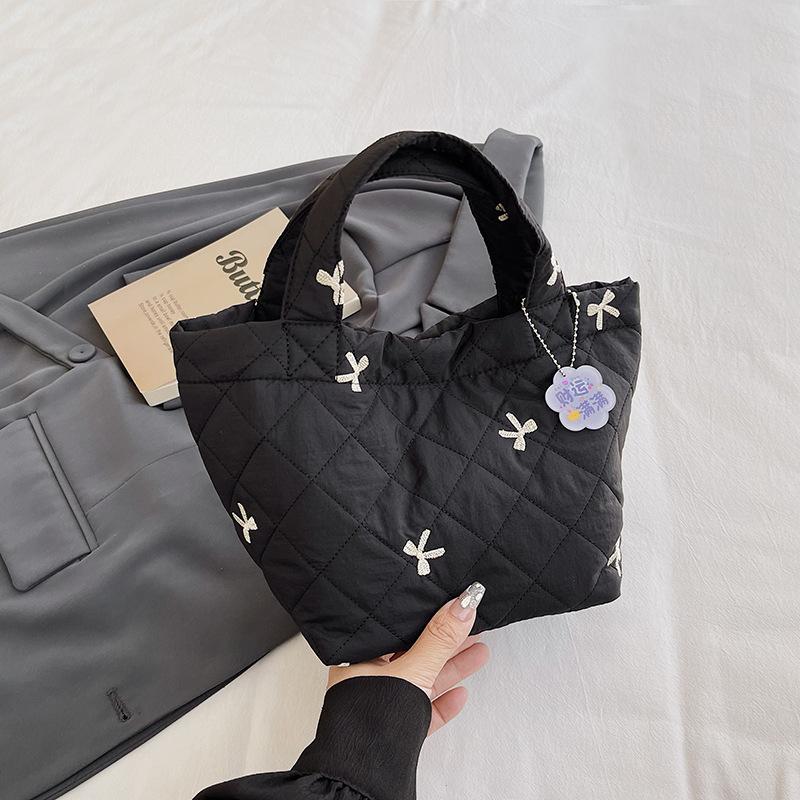 

Bow large-capacity bag women s 2024 new casual fashion simple high-value commuter portable bucket bag чорний