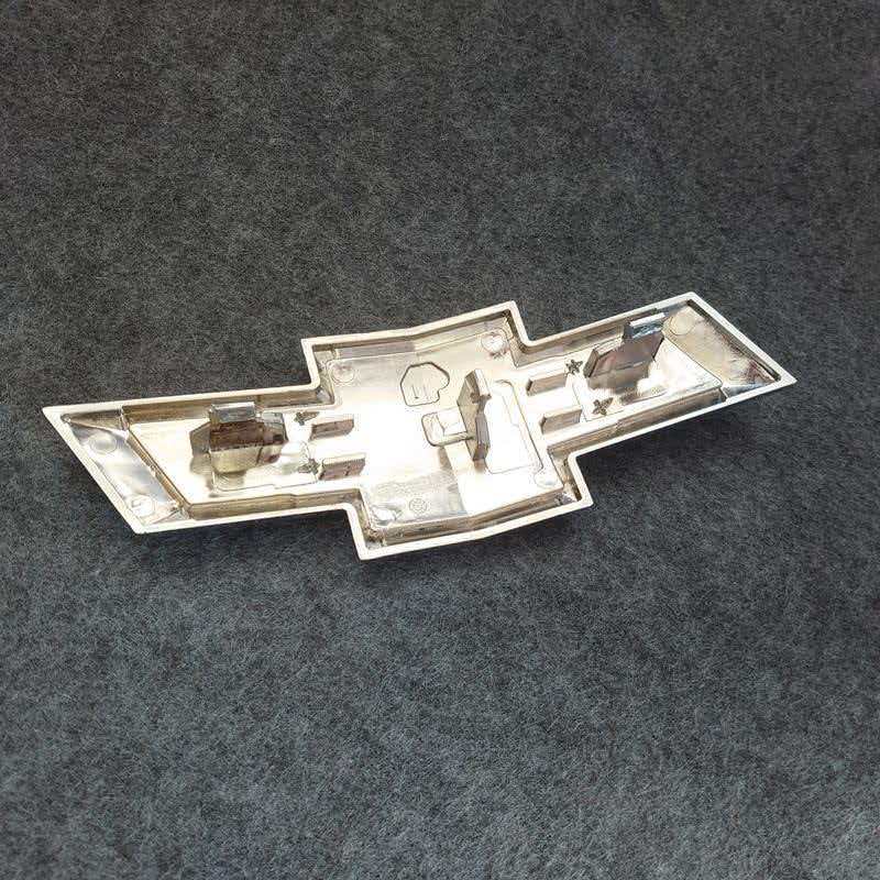 RAE2 Logo Avant Calandre Arrière Pare-chocs Arrière Hayon Coffre Emblème Convient aux Modèles de Voiture Chevrolet: Malibu 2013-2015 Malibu Limited 2016