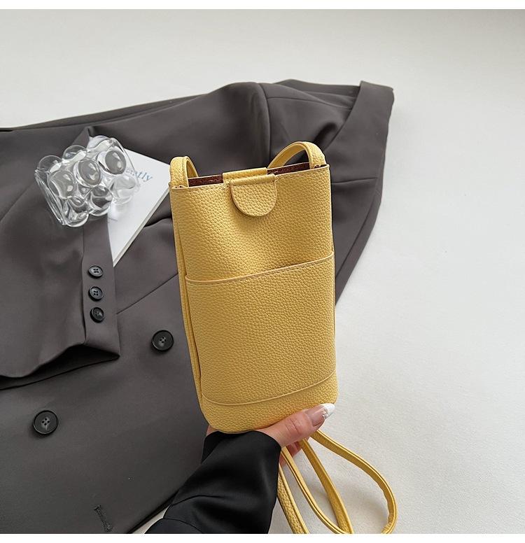 

Korean version niche 2025 new casual messenger mobile phone bag simple and fashionable shoulder bag cute lychee pattern women s bag tide