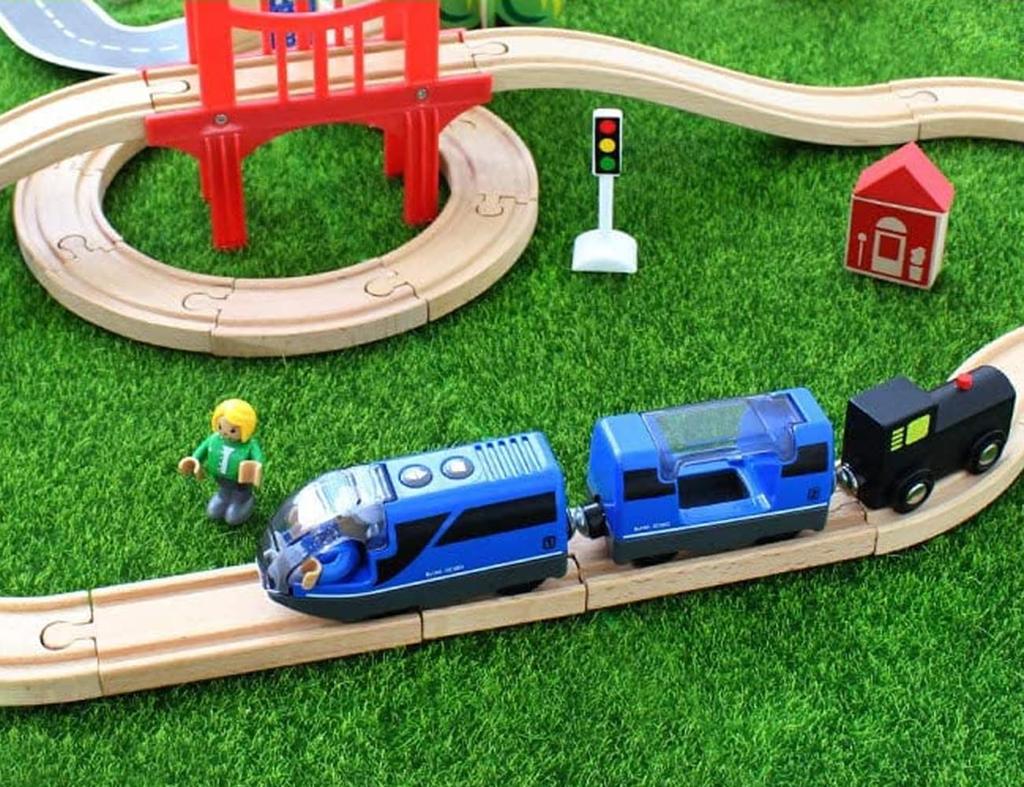 Tren Magnetic Interurban cu Baterii TOPLIVING cu Figurine Jucărie Tren din Lemn, Jucărie Tren Locomotivă pentru Copii Mici 3-5 Ani