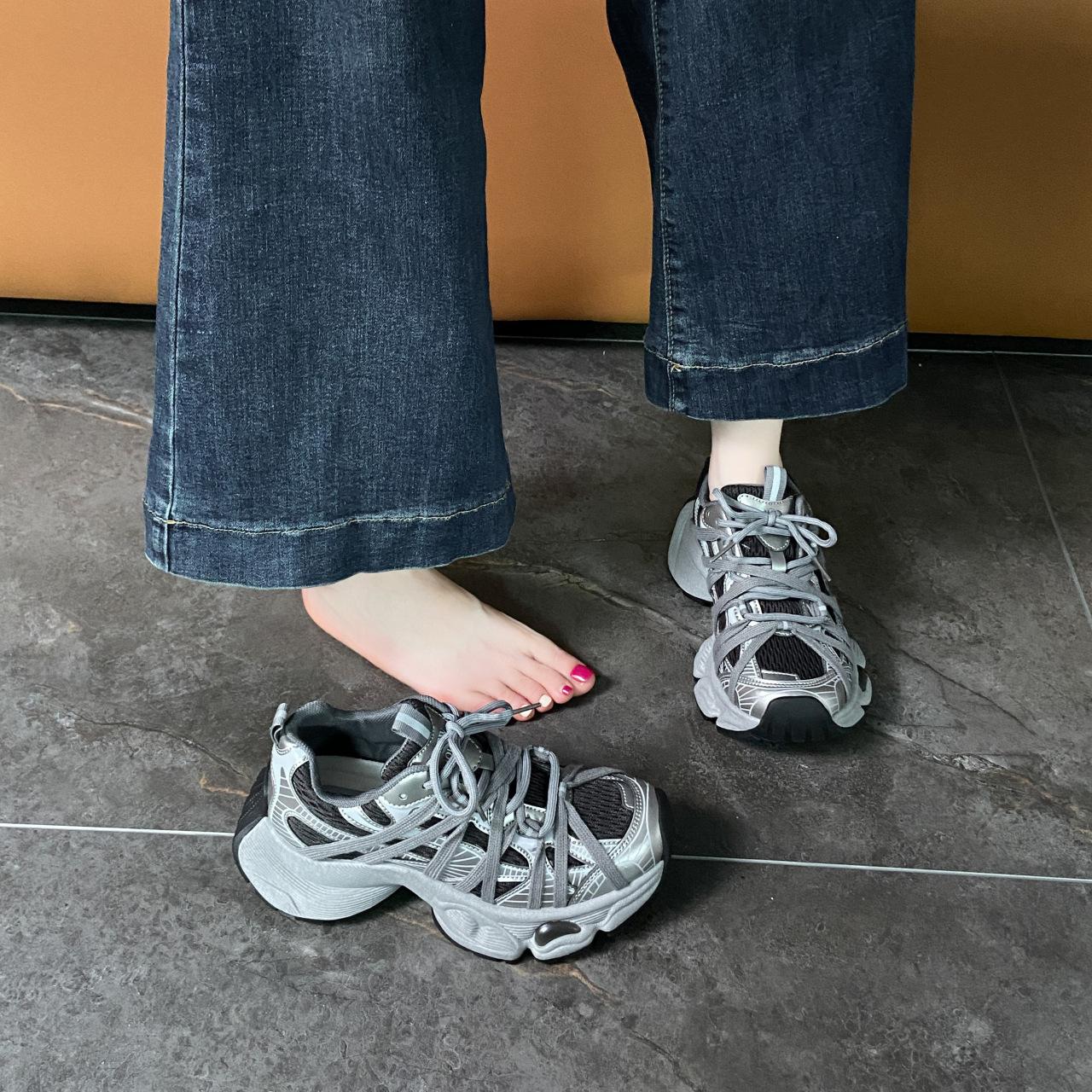 

Парижские туфли на платформе с ремешками, кроссовки из дышащей сетки для лета, увеличивающие рост, универсальная парная обувь 44