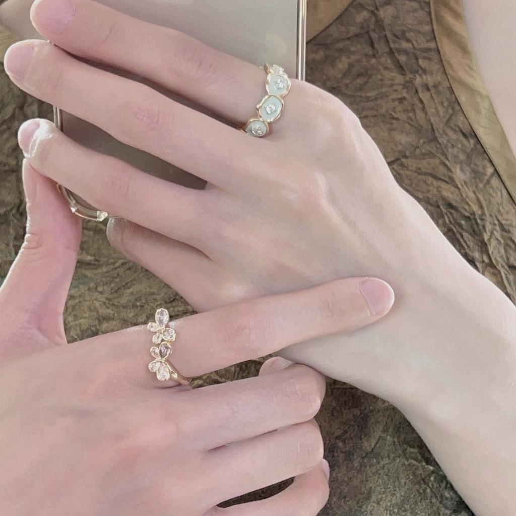 Enamel Decorative Ring, a Unique Ring with a Niche Design Sense for Women, Light Luxury, Exquisite and High-end Dripping Oil Jewelry.