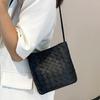 Echte Lammleder Mini-Schultertasche Damen Gewebtes Design Minimalistischer Eimerstil Crossbody Mit Magnet