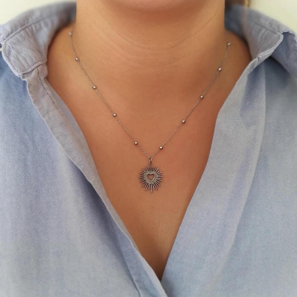 

Charm Vintage Stainless Steel Hollowed-out Heart-shaped Thorn Pendant Bead Chain Necklace for Woman Korean Jewelry Accessories