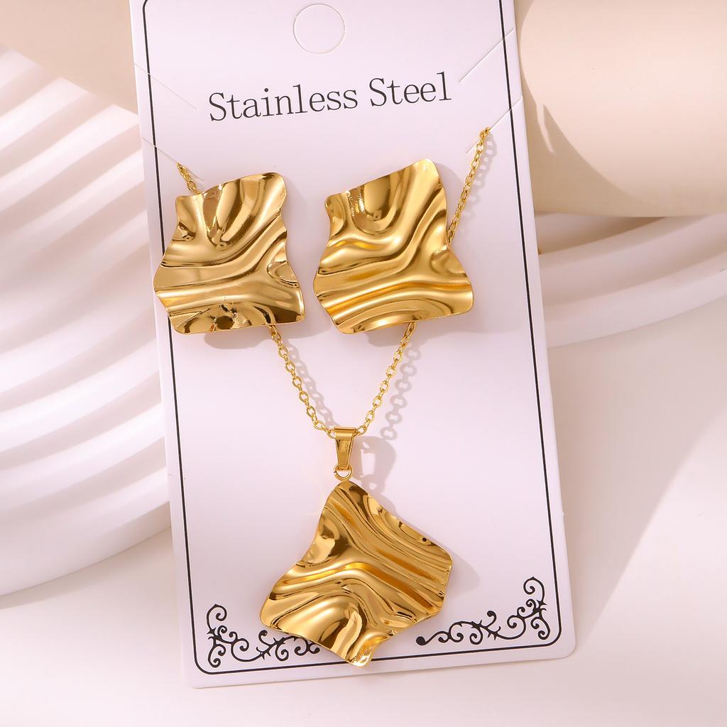 Personalized European and American Fashion Stainless Steel Stud Earrings Necklace Titanium Steel Non-fading Jewelry Set