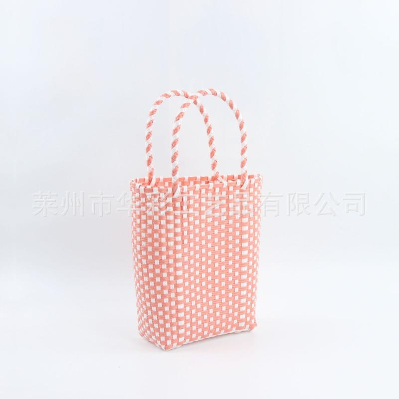 Vertical plaid bag, plastic hand-woven basket, simple portable shopping basket, vegetable basket, seaside vacation beach bag.