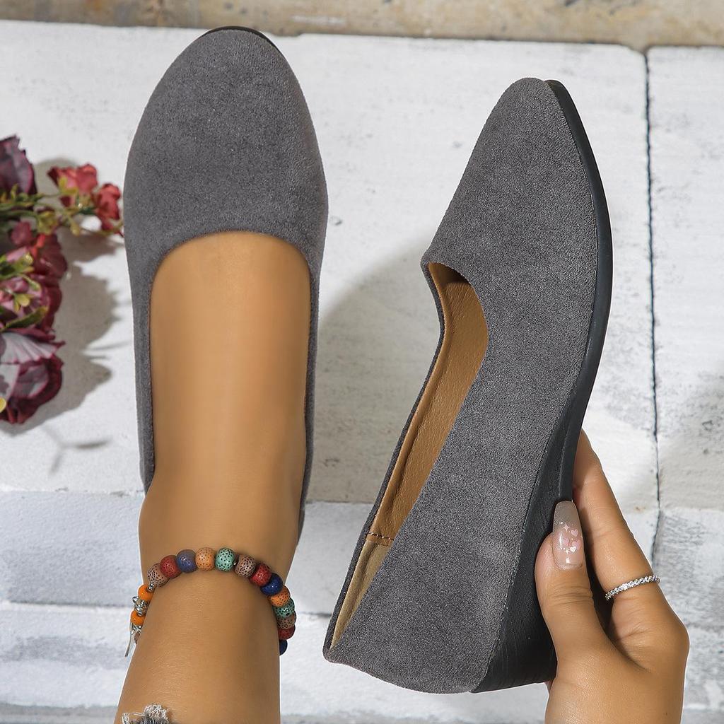 Mocassini Sneakers da Donna Taglie Forti con Punta Acuta e Tacco a Zeppa - Primavera 2024