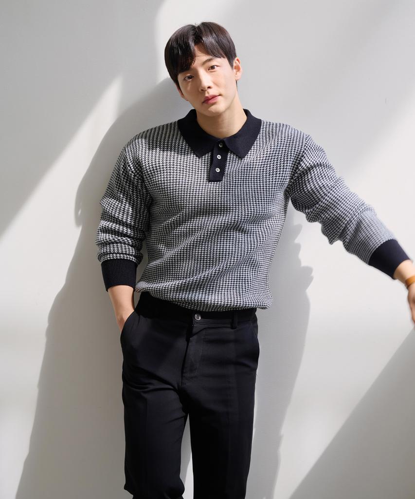 HECKCOOLNAM Muscle-Fit Wool Gingham Check Collared Knit Long Sleeve That Makes Shoulders Look Wide