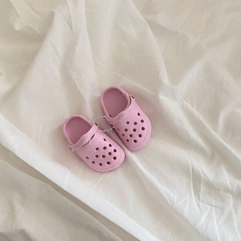 

Funny Mini Mini Hole Shoes Pendant Pet Shoes Childen of Heaver Couple Keychain Cute Hang Decorations DIY Accessories Pink pair of shoes only Default Size