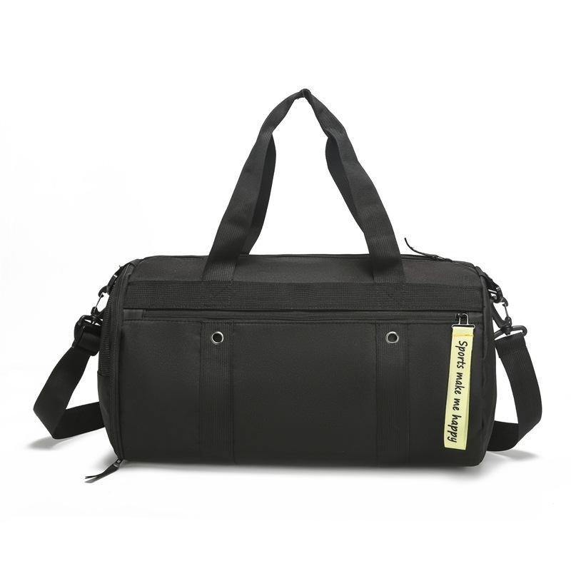 Paar auf Reisen mit Schuhen mit großem Fassungsvermögen und Lagerfächern für Handgepäcktaschen, Trocken- und Nassfach, Sport- und Fitnesstaschen