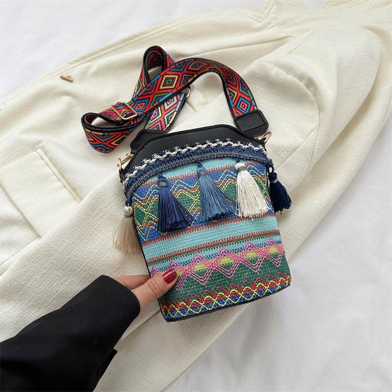 Stylish Minimalist Crossbody Bag For Women Trendy Fall Small Square Design