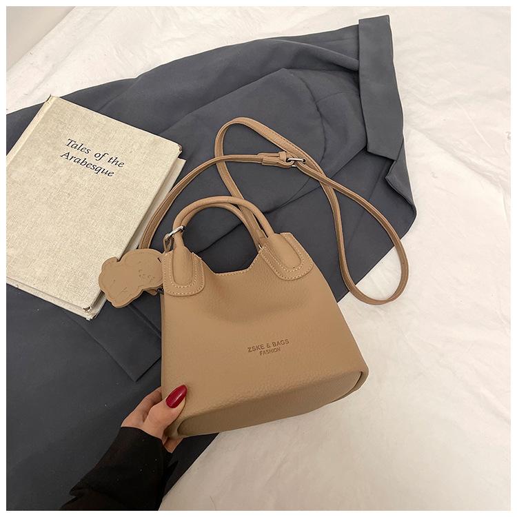 Textured foreign style small bag women's 2025 spring new popular versatile messenger bag fashionable women's portable bucket bag