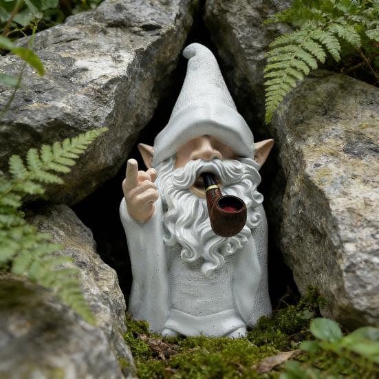 Vidurinio piršto dūmų nykštuko statulėlė Juokingas sodo burtininko nykštuko figūrėlė Nedorėliška dervos skulptūra Vejai Sodo Balkonui Verandai Terasa Namų dekoravimui